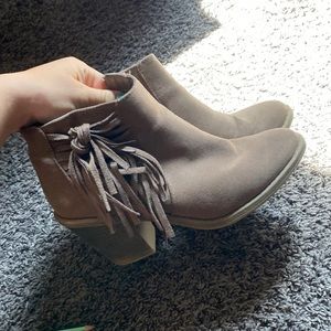 Women’s boots size 8